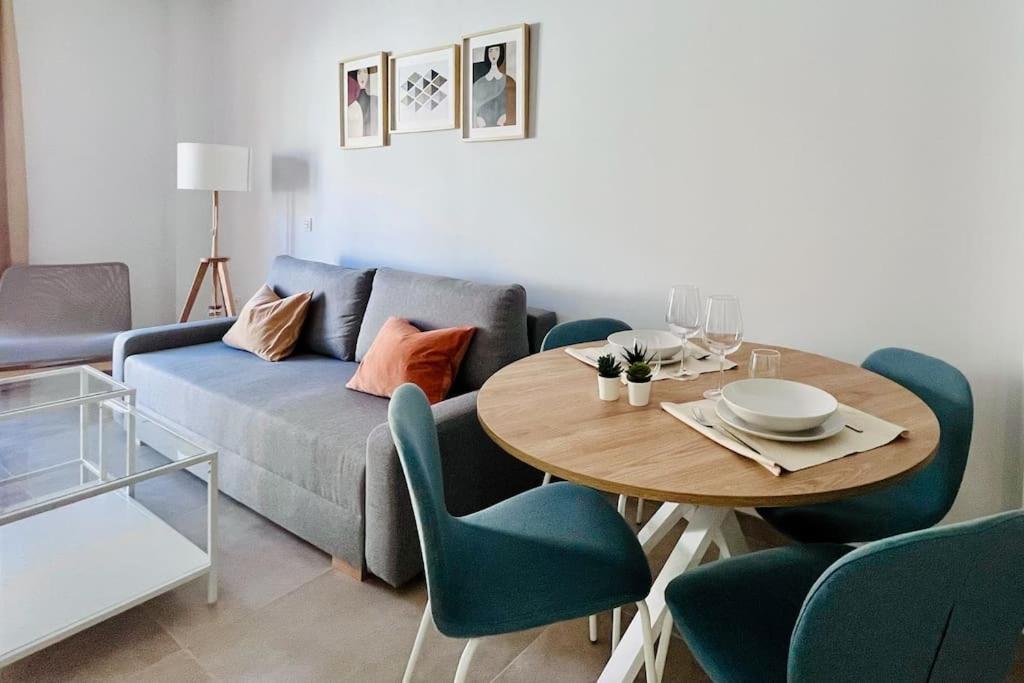 Lovely Apartment Close By City Center Málaga Exteriör bild